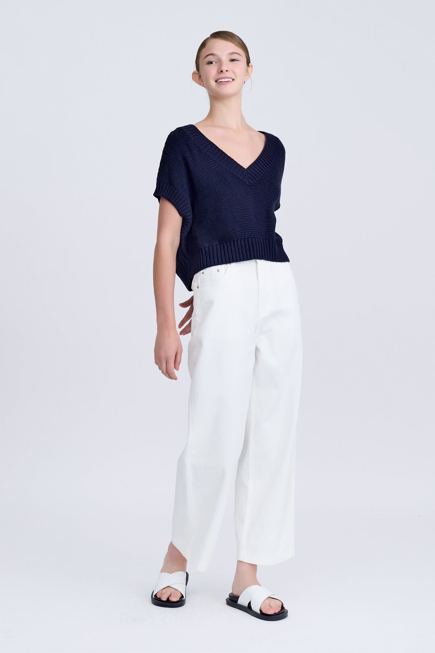 V-Neck Cropped Sweater - Navy