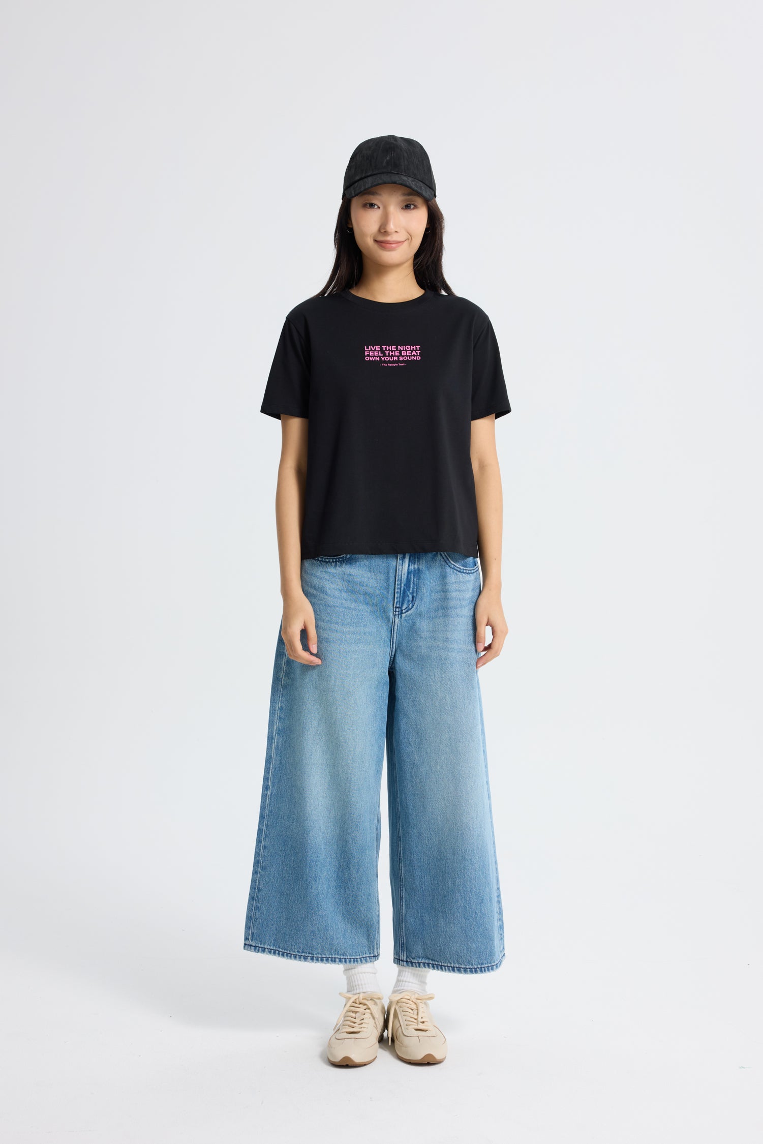 Feel The Beat' Graphic Tee - Black